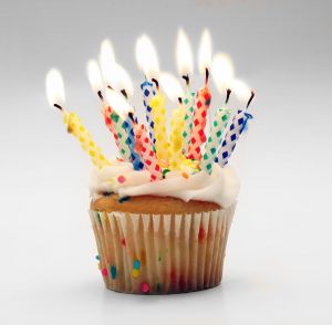 birthday-cupcake-with-candles.jpg