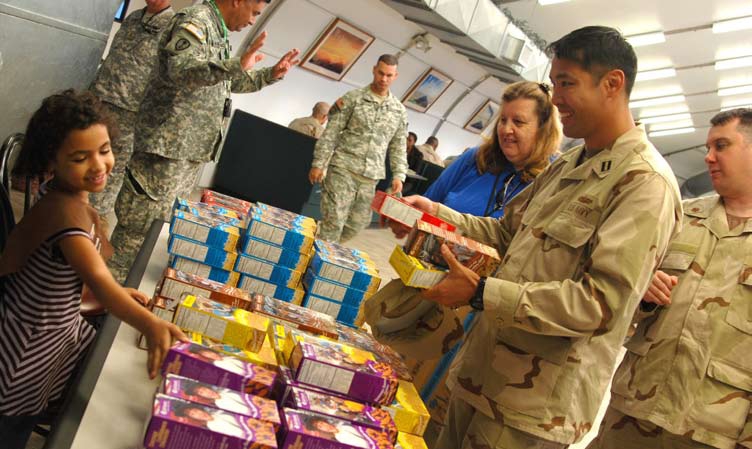 GIs_buy_Girl_Scout_cookies,_in_Guantanamo.jpg