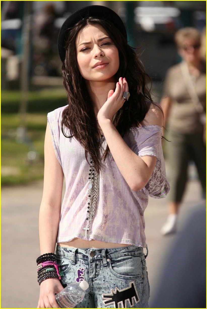 Miranda-miranda-cosgrove-10745522-821-1222.jpg