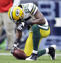 greg-jennings-kneeling-in-prayer.jpg