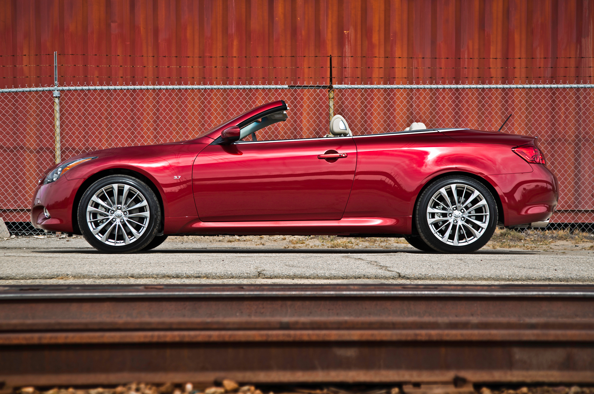 2014-infiniti-q60-convertible-side.jpg