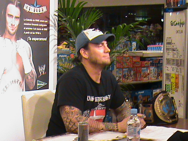 CM_Punk_como_IC_Champion_en_Madrid,_Espa%C3%B1a.jpg