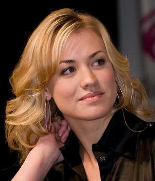 Yvonne_strahovski_%28cropped%29.jpg