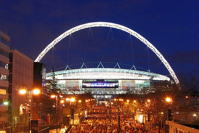 Wembley_Stadium%2C_illuminated.jpg