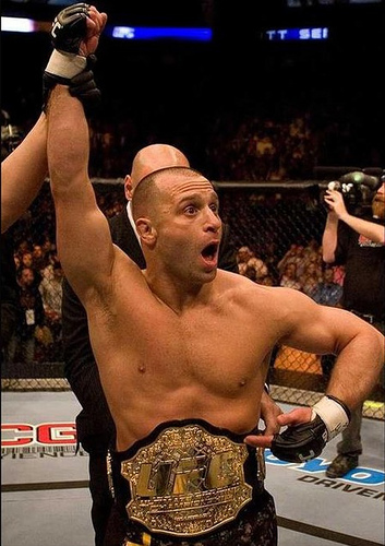 matt_20serra_20ufc_20belt.jpg